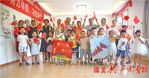 石家庄彩虹源社区举办迎新春送春联活动